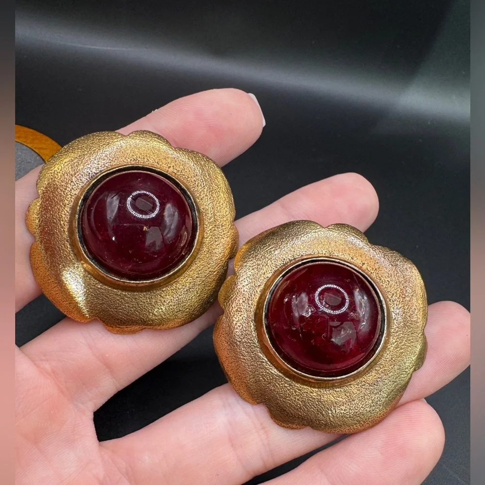 LOT 1624 24K gold plated CHANEL vintage clip on earrings gripoix burgundy